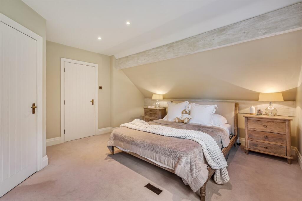 5 bedroom detached house/1.6 acres plot for sale in Hulse Heath Lane, Mere, WA16